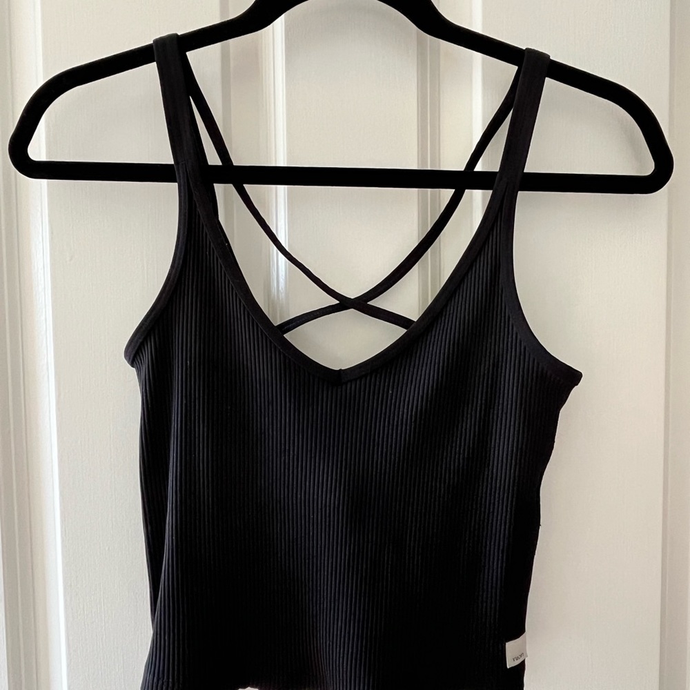 Vuori - Rib Crop Tank - Picture 2 of 3
